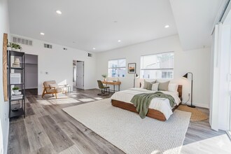 1119 N Berendo St in Los Angeles, CA - Building Photo - Building Photo