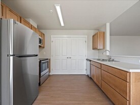 6005F Chapel Hill Blvd in Pasco, WA - Building Photo