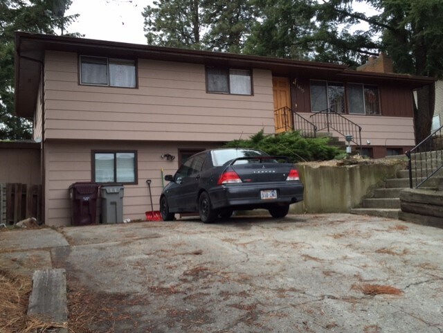 1415 NW Deane St in Pullman, WA - Building Photo