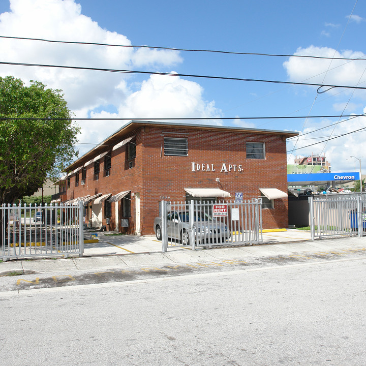 7824 NW 5th Ct in Miami, FL - Foto de edificio