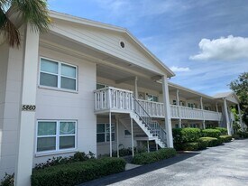 2 Bed/1 Bath - Unit 6 in St. Petersburg, FL - Building Photo