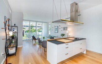 2100 Park Ave in Miami Beach, FL - Building Photo