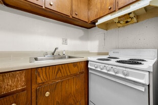 35 Deerfield Ct, Unit C in East Hartford, CT - Building Photo