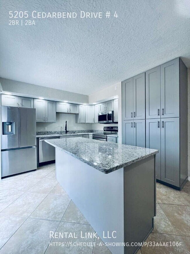 5205 Cedarbend Dr in Ft. Myers, FL - Building Photo - Building Photo