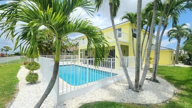 1851 Corsica Dr, Unit 03-0323 in Wellington, FL - Building Photo - Building Photo