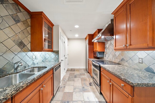 property at 914 Main St