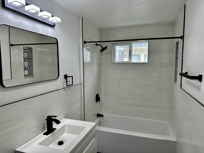 144 Perkins Ave, Unit 1 in Brockton, MA - Building Photo - Building Photo
