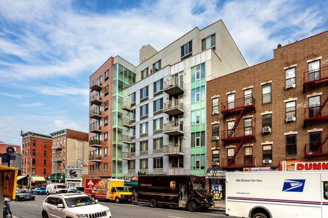 Lexington Hill Condominiums in New York, NY - Foto de edificio - Building Photo