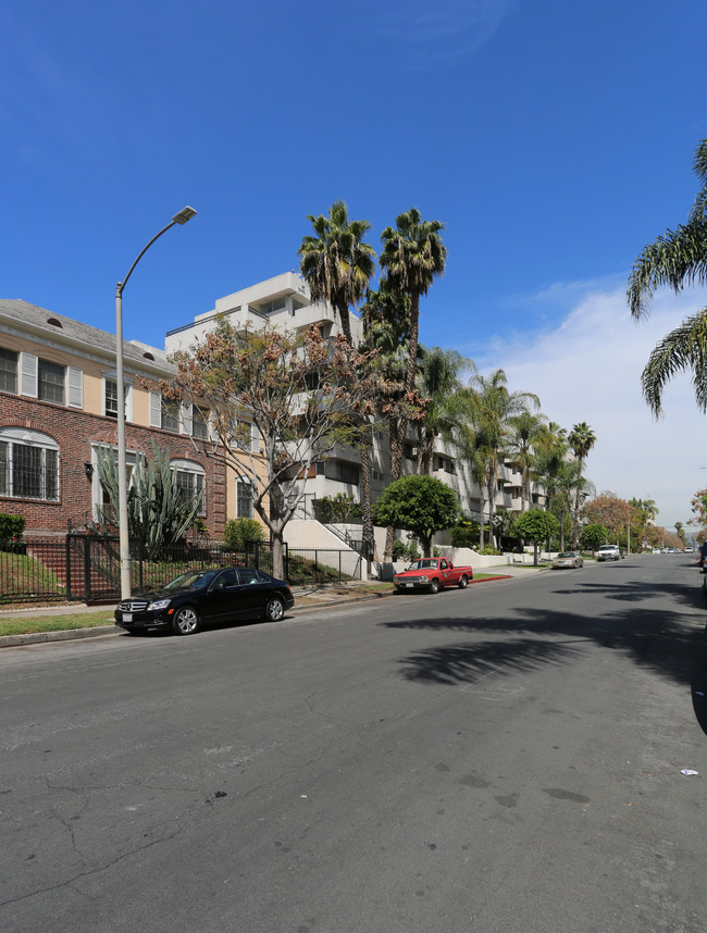 525 S Berendo St in Los Angeles, CA - Foto de edificio - Building Photo