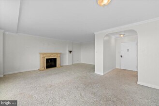 501 Slaters Ln in Alexandria, VA - Building Photo - Building Photo