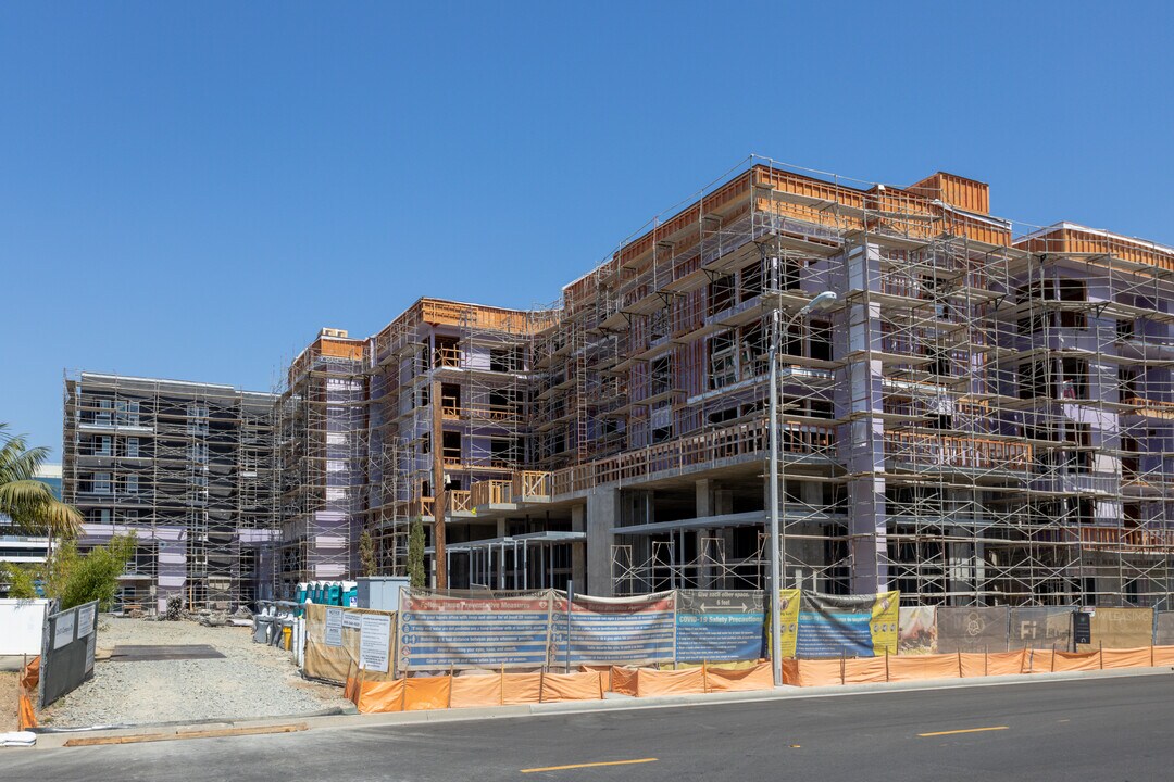 Elements - Wood Building in Irvine, CA - Foto de edificio