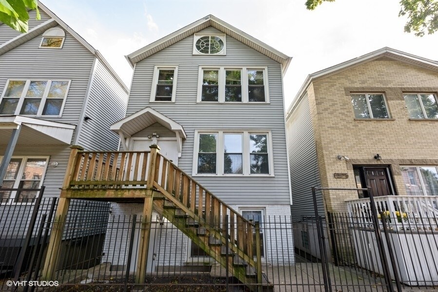 2443 N Greenview Ave in Chicago, IL - Building Photo