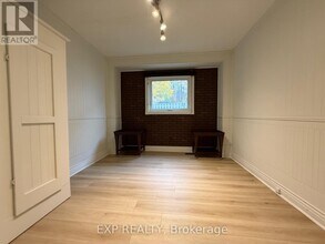 58 Moore Pl in Barrie, ON - Building Photo - Building Photo