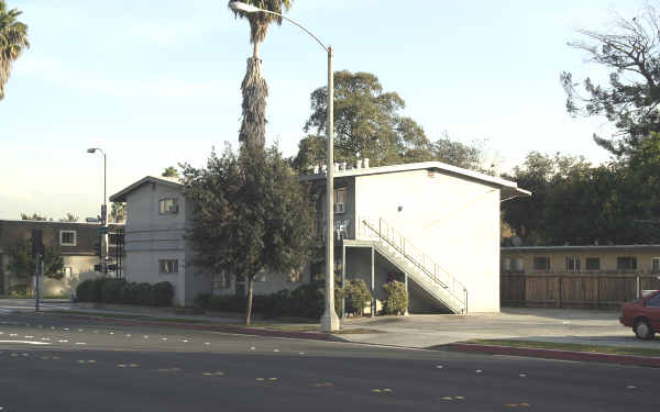 235 S Allen Ave in Pasadena, CA - Building Photo