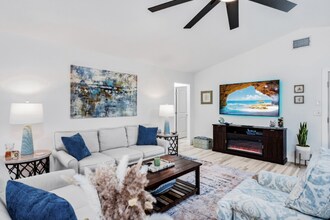 17729 1st St E in Redington Shores, FL - Building Photo - Building Photo