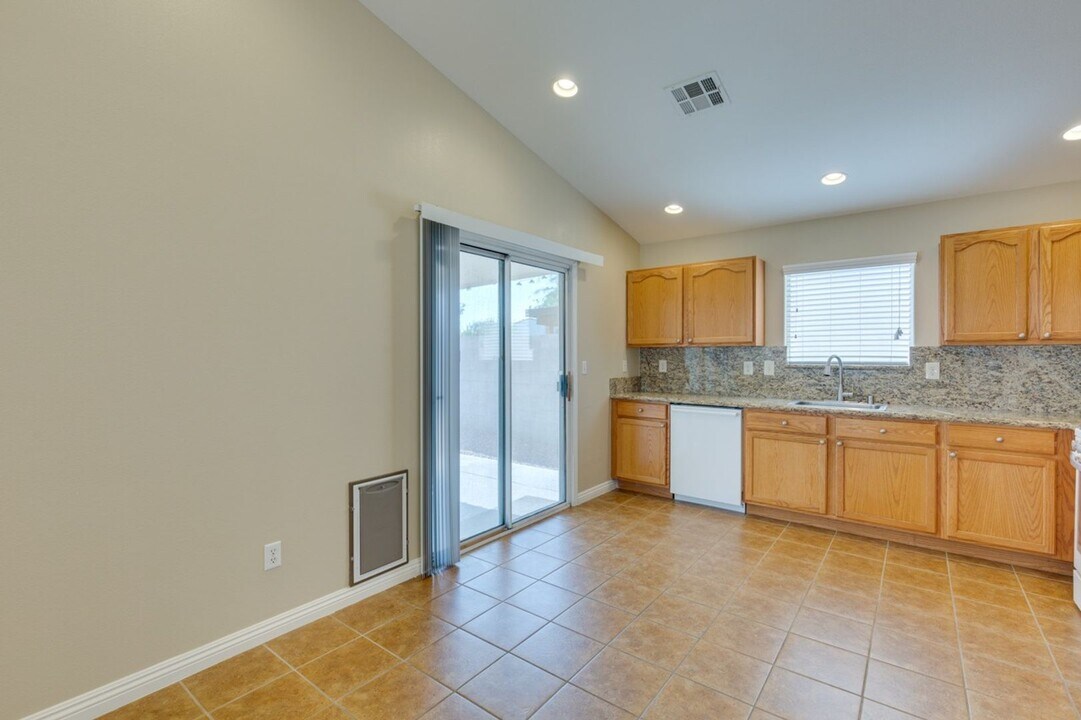 5924 Oakton St in Las Vegas, NV - Building Photo