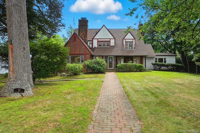 property at 11 Robinhood Rd