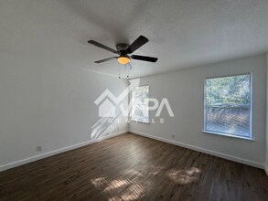 7226 Bull Creek Dr in San Antonio, TX - Building Photo - Building Photo
