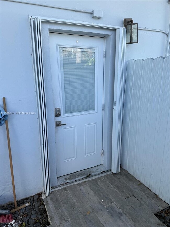 15740 SW 102nd Pl in Miami, FL - Foto de edificio - Building Photo