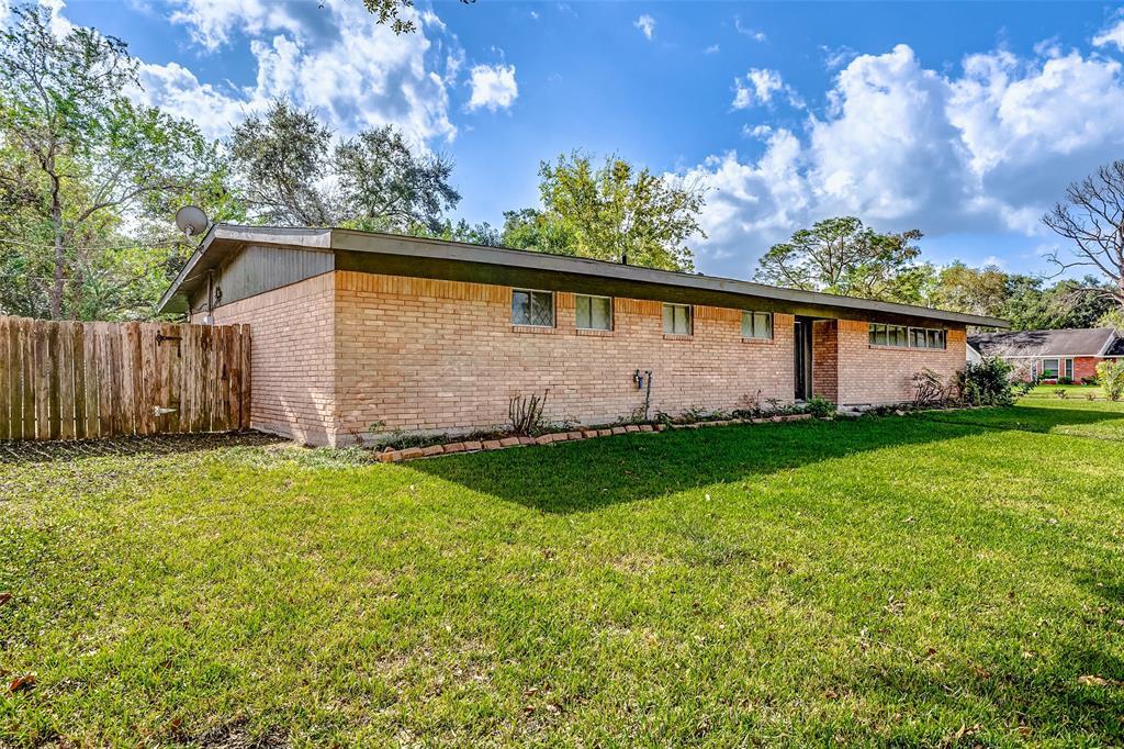 5519 Burlinghall Dr in Houston, TX - Building Photo