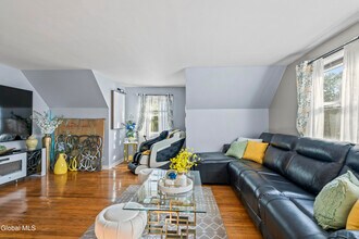 321 Hackett Blvd in Albany, NY - Building Photo - Building Photo