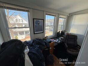 6 Hamilton Rd in Somerville, MA - Building Photo - Building Photo