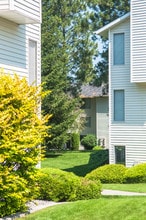 Forest Park Apartments in Spokane, WA - Foto de edificio - Building Photo