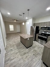 5101 N Hiawatha Dr, Unit 4 in Pharr, TX - Building Photo - Building Photo