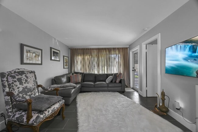 203 Lake Carol Dr in West Palm Beach, FL - Building Photo - Building Photo