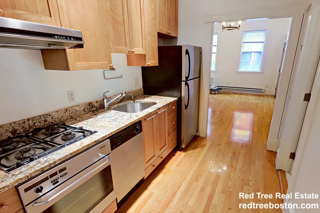 88 West Cedar St, Unit 1 in Boston, MA - Building Photo