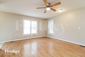 245 B H Parrish Rd in Benson, NC - Foto de edificio - Building Photo