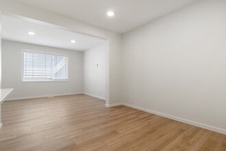 20744-20724 24 Ave NW in Edmonton, AB - Building Photo - Building Photo