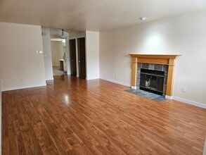 10011 33rd Ave SE in Everett, WA - Foto de edificio - Building Photo