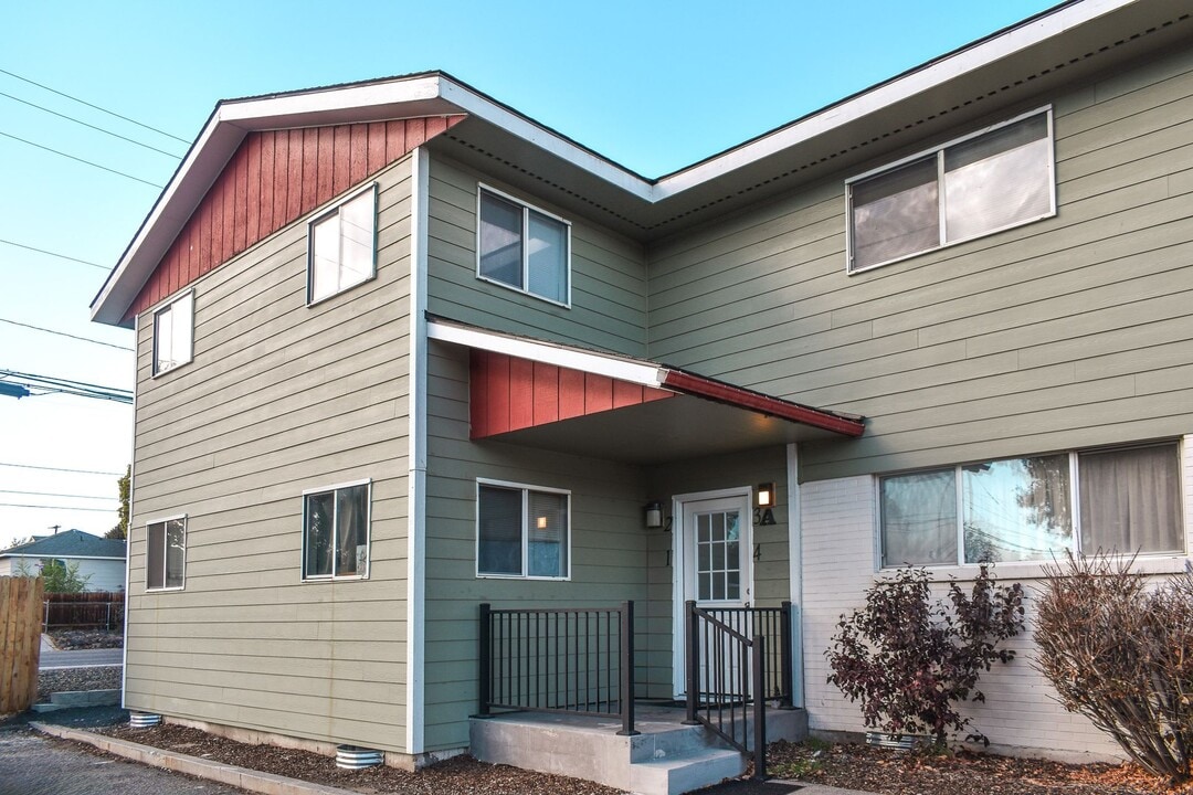 Kathy Ann Apartments in Richland, WA - Building Photo