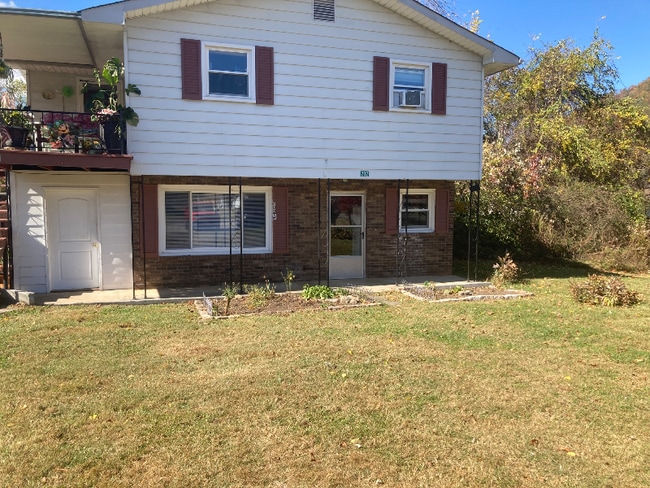 202 Mountain View Dr in Hampton, TN - Building Photo - Building Photo
