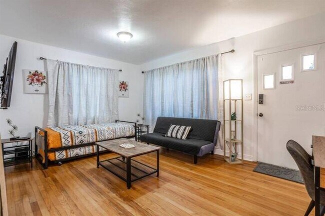 2014 Newman St, Unit 1 in Orlando, FL - Building Photo - Building Photo