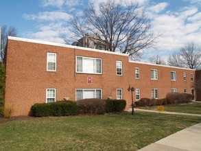 Nelacrest Garden Apartments in Cleveland Heights, OH - Building Photo - Building Photo