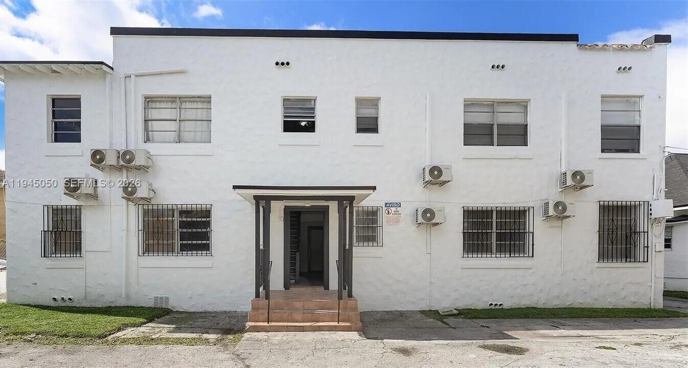 850 NW 2nd St in Miami, FL - Building Photo
