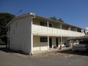 52-66 E Wheeler St in Lebanon, OR - Building Photo - Building Photo