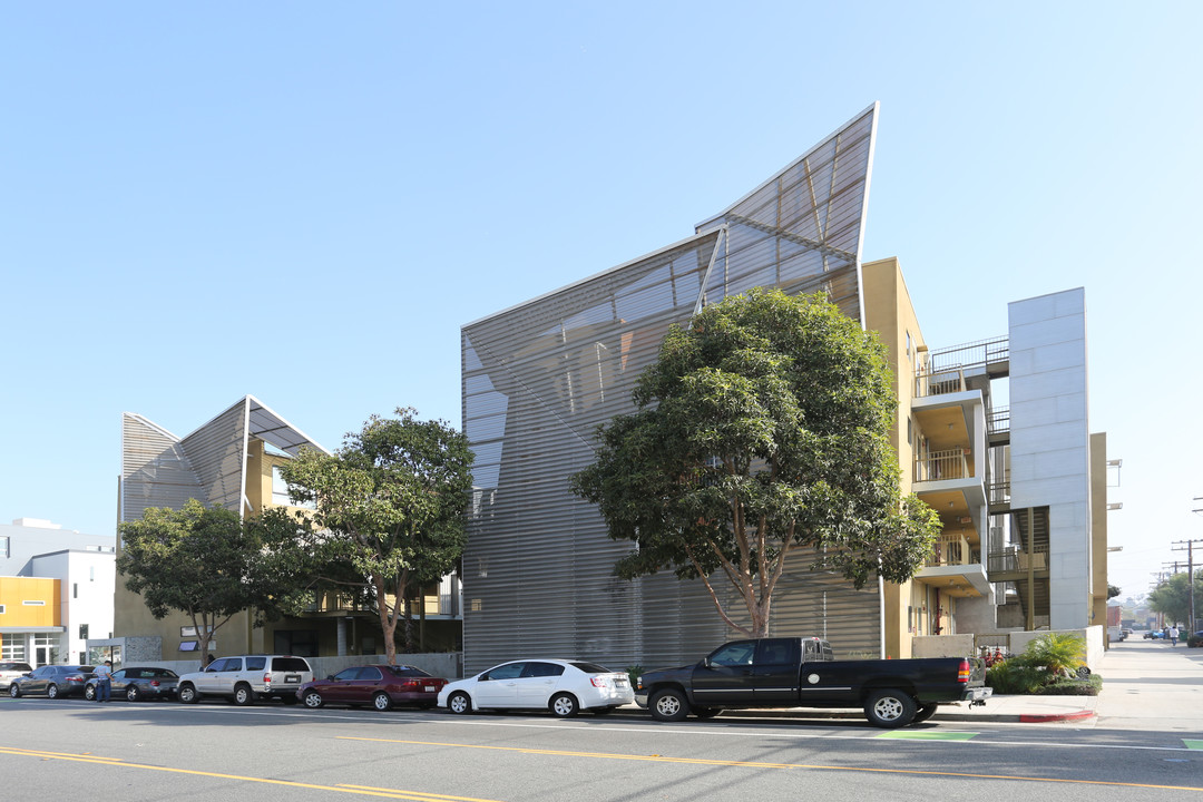 1424 BROADWAY APARTMENTS in Santa Monica, CA - Building Photo