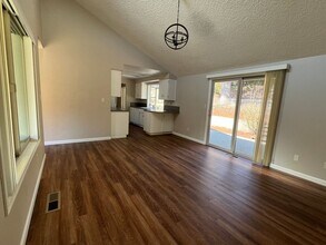 1359 NW Maple Ln in Camas, WA - Building Photo - Building Photo
