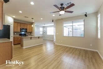 7628 Jasmine Falls Dr in Las Vegas, NV - Foto de edificio - Building Photo