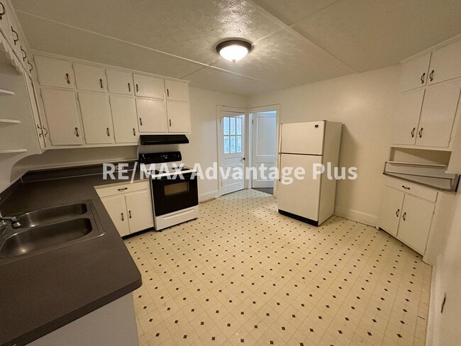 3753 Back Hampden Sydney Rd in Farmville, VA - Foto de edificio - Building Photo