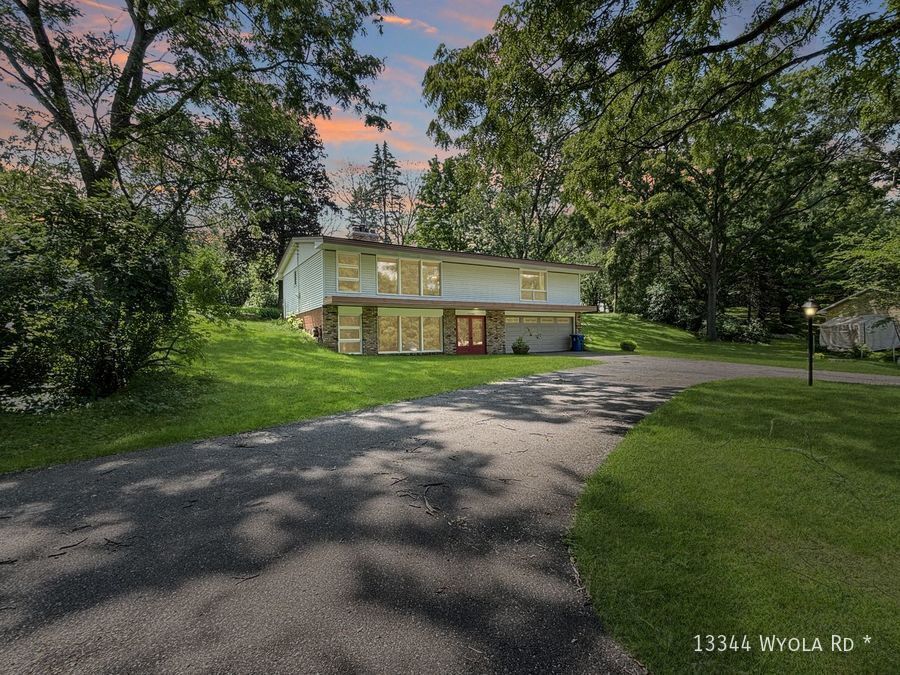 13344 Wyola Rd in Hopkins, MN - Building Photo