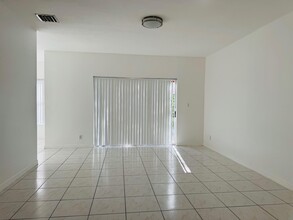 821 Talia Cir in Lake Worth Beach, FL - Building Photo - Building Photo