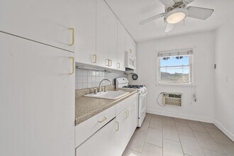 26 Briarwood Rd in Jersey City, NJ - Building Photo - Building Photo