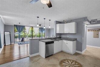 105 Lake Emerald Dr in Oakland Park, FL - Building Photo - Building Photo