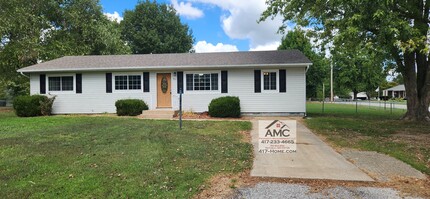 901 Kirby Ln in Aurora, MO - Foto de edificio - Building Photo