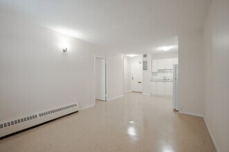 Argyle in Hamilton, ON - Building Photo - Building Photo