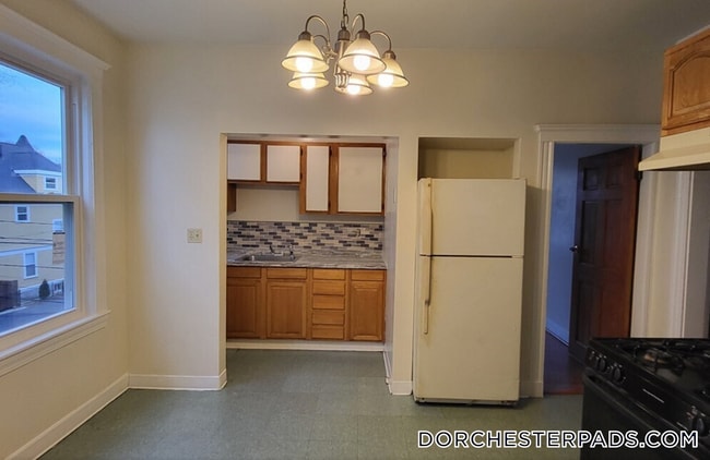 19 Mora St, Unit 5 in Boston, MA - Building Photo - Building Photo